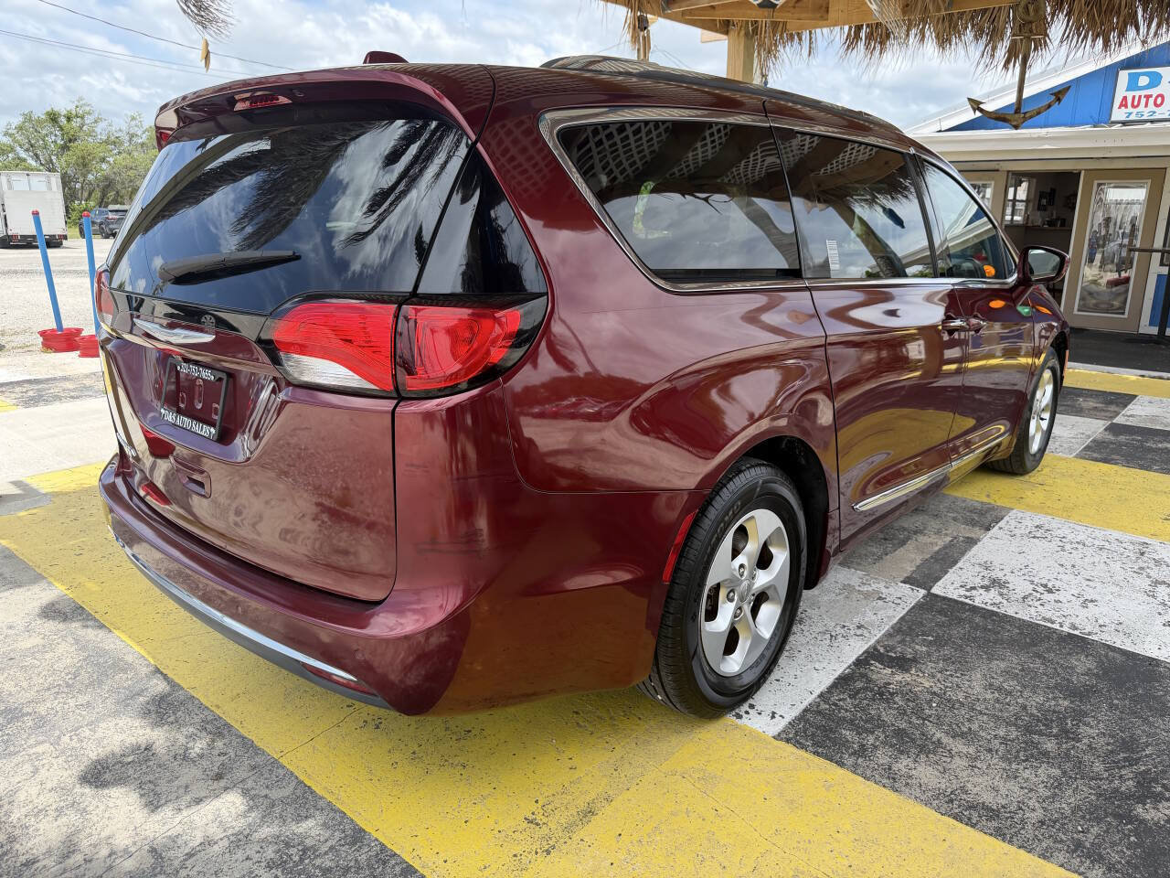 Used 2017 Chrysler Pacifica Touring-L Plus FWD image 30