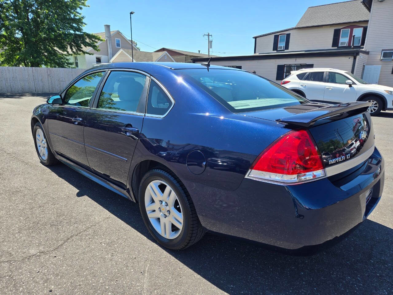 Used 2011 Chevrolet Impala LT w/ Luxury Edition Package FWD image 8