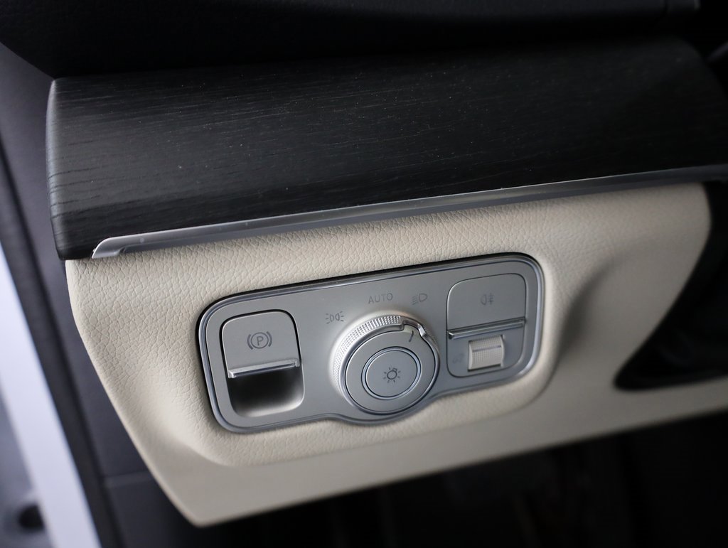 Used 2025 Mercedes-Benz GLE 350 4MATIC image 10