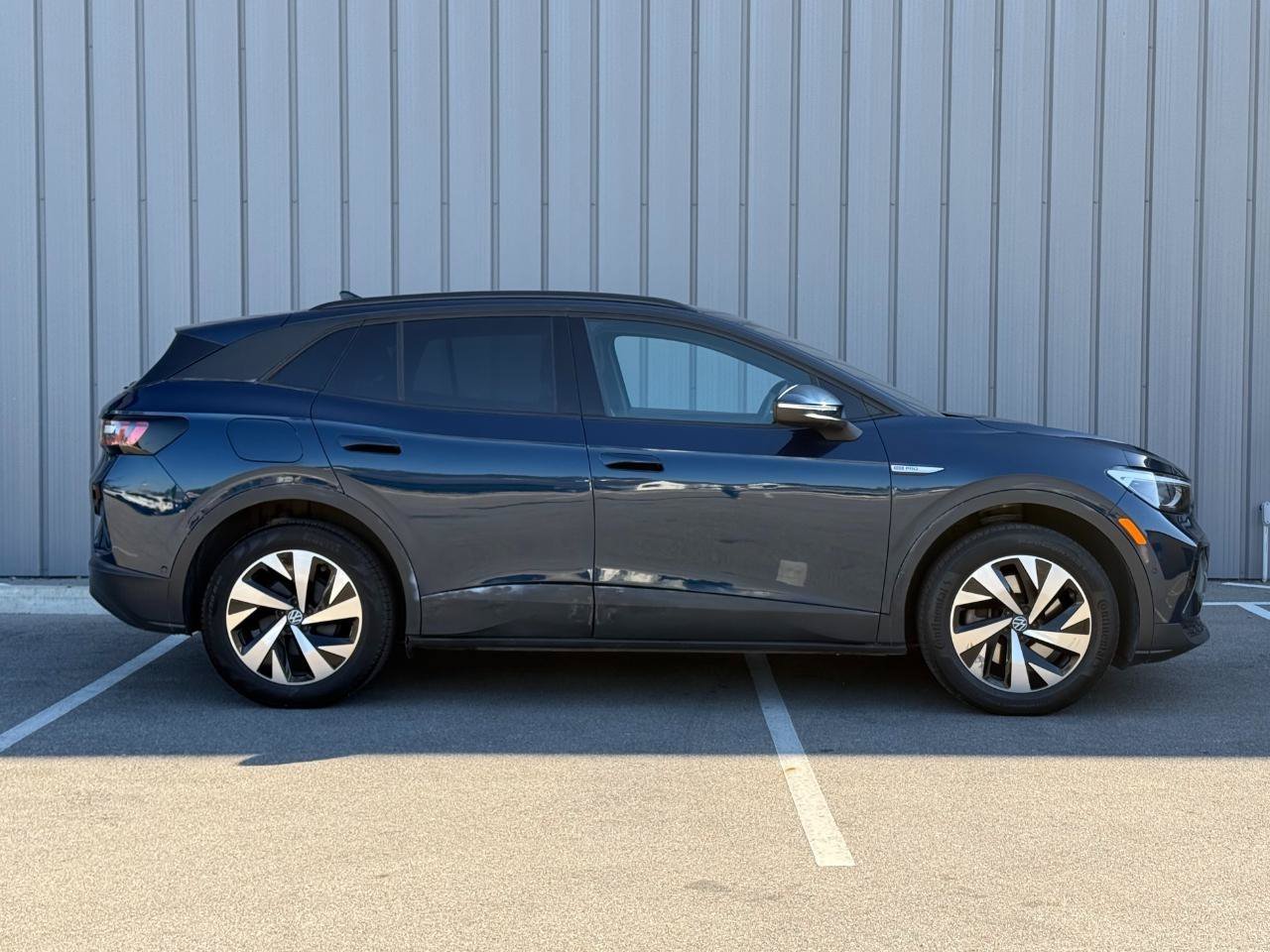 Used 2023 Volkswagen ID.4 Pro AWD/4WD image 4
