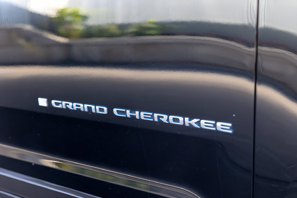 Used 2023 Jeep Grand Cherokee 4WD 4xe image 12