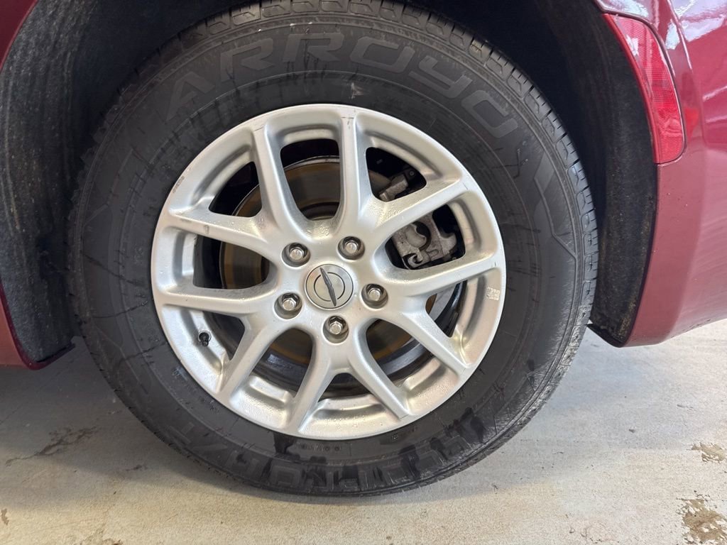 Used 2023 Chrysler Voyager LX image 29