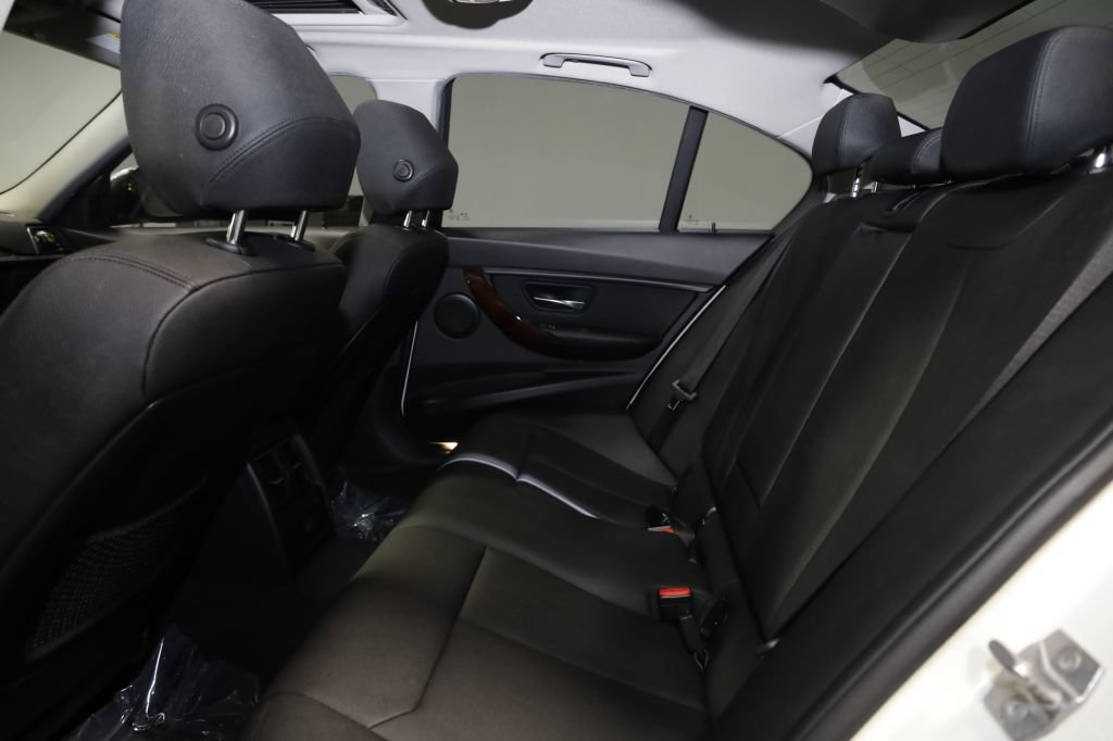 Used 2017 BMW 320i xDrive Sedan AWD/4WD image 19
