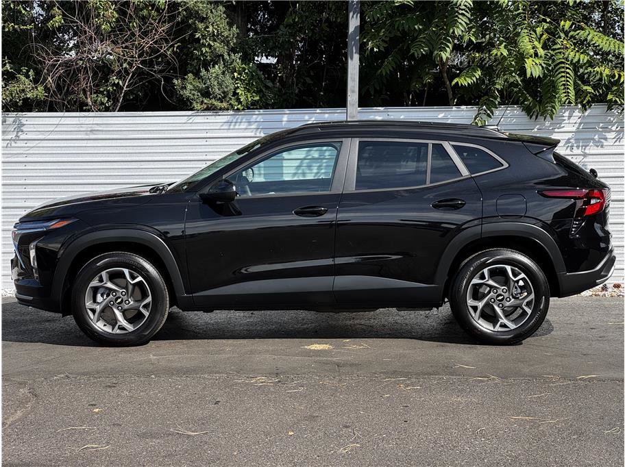 Used 2026 Chevrolet Trax LT FWD image 9