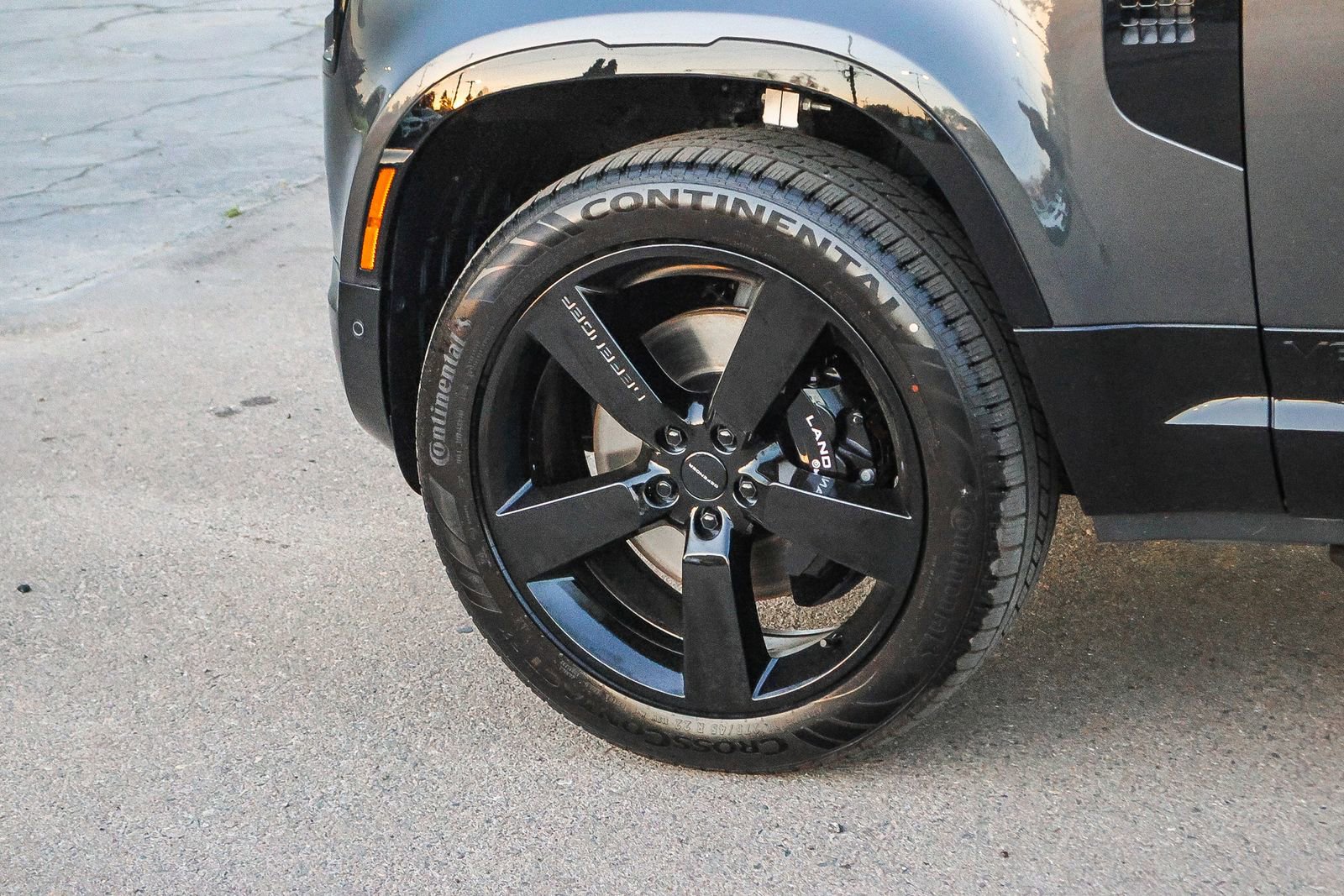 New 2026 Land Rover Defender 130 V8 image 9