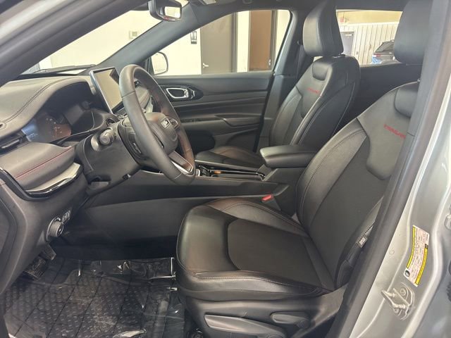 Used 2025 Jeep Compass Trailhawk AWD/4WD image 15