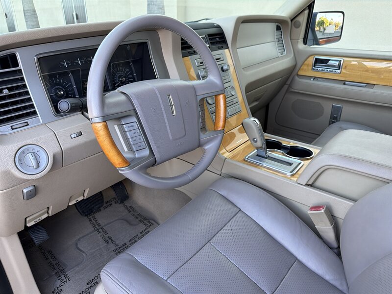 Used 2008 Lincoln Navigator 2WD image 12