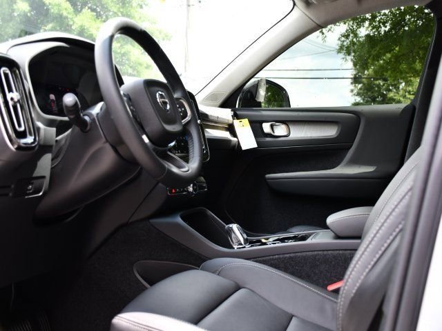 Used 2025 Volvo XC40 B5 Plus w/ Protection Package Premier AWD/4WD image 13