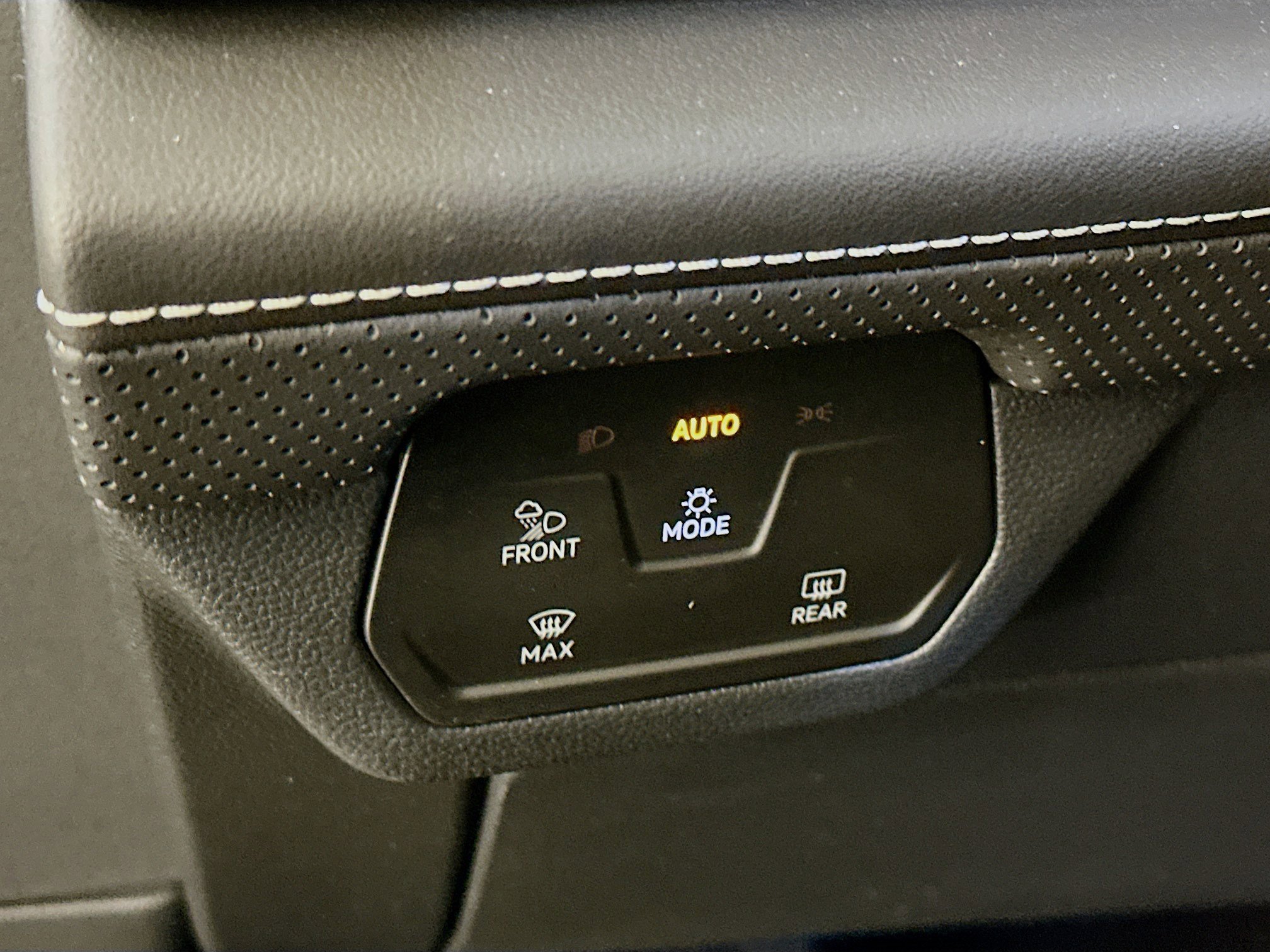 Used 2025 Volkswagen Atlas Cross Sport SE image 17