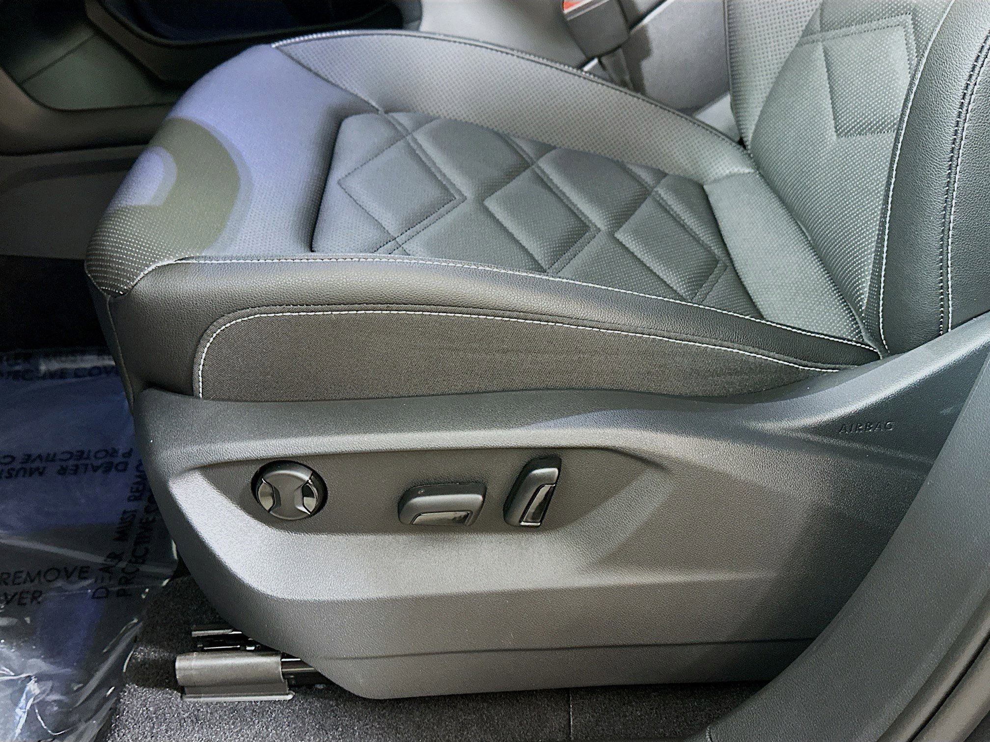 New 2025 Volkswagen Atlas SE image 18