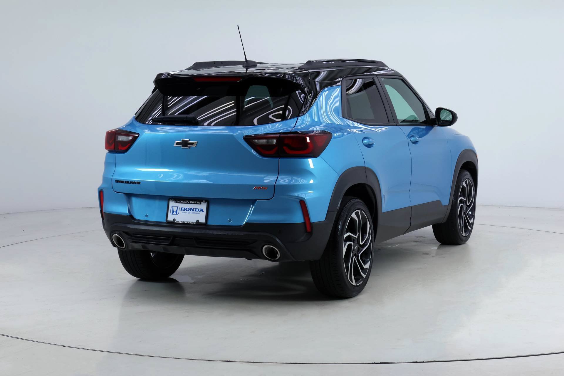 Used 2025 Chevrolet TrailBlazer RS w/ Driver Confidence Package FWD image 2