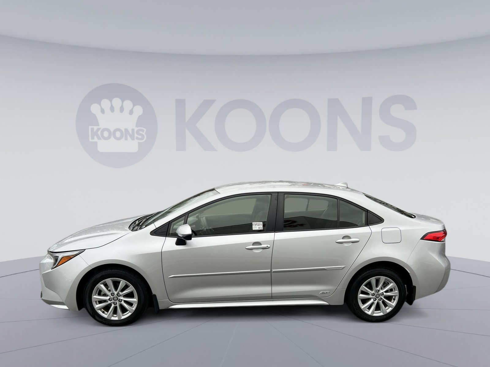 Used 2023 Toyota Corolla LE w/ LE Convenience Package image 2