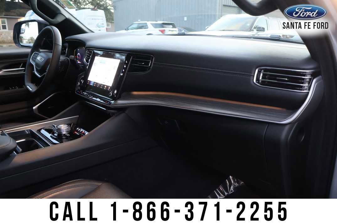 Used 2024 Jeep Wagoneer L Series II w/ Flexible Seating Group AWD/4WD image 23