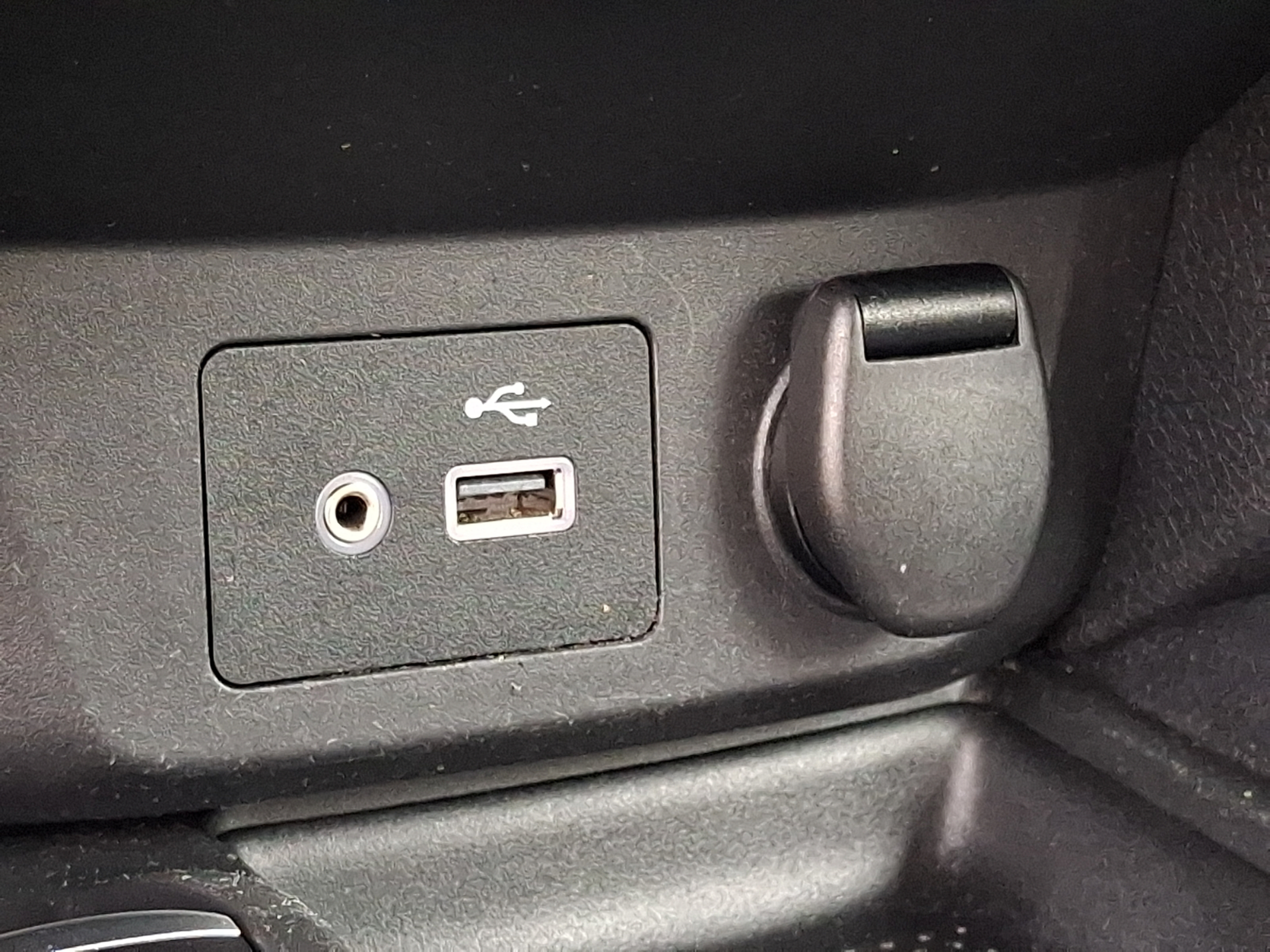 Used 2019 Nissan Rogue SV w/ Premium Package AWD/4WD image 23