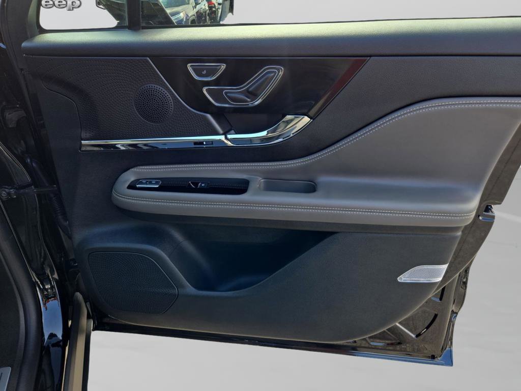 Used 2025 Lincoln Corsair FWD w/ Equipment Group 101A image 30