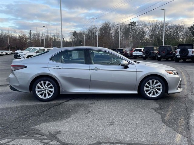 Used 2022 Toyota Camry LE image 6