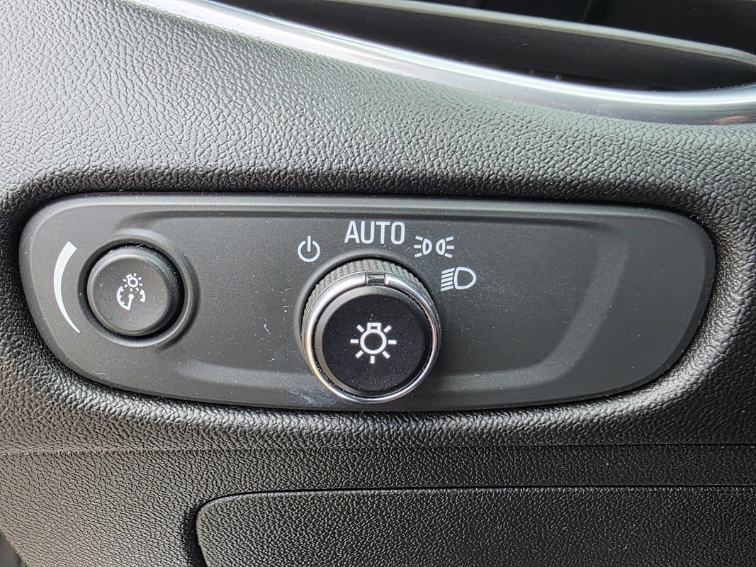 Used 2020 Chevrolet Malibu LT FWD image 32