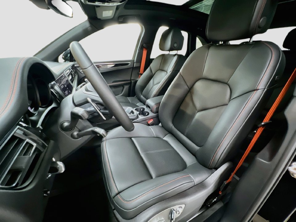 New 2026 Porsche Macan AWD/4WD image 5