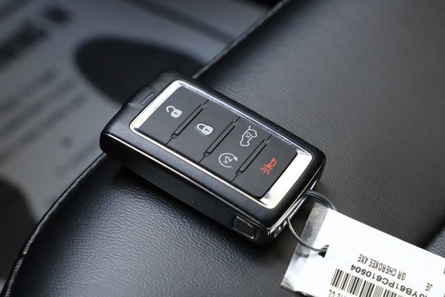 Used 2023 Jeep Grand Cherokee 4WD 4xe image 38