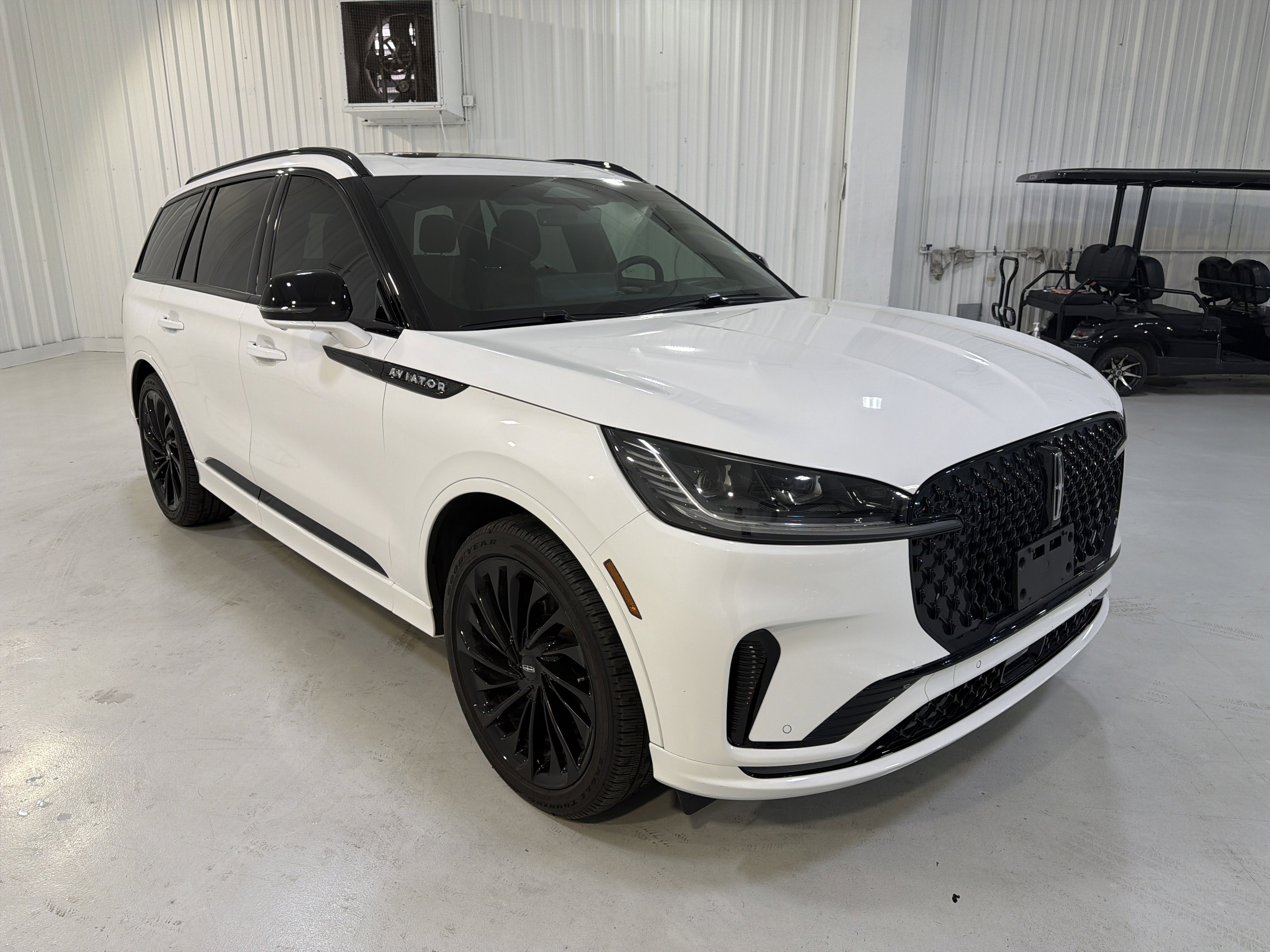 Used 2025 Lincoln Aviator Reserve w/ Luxury Package image 7