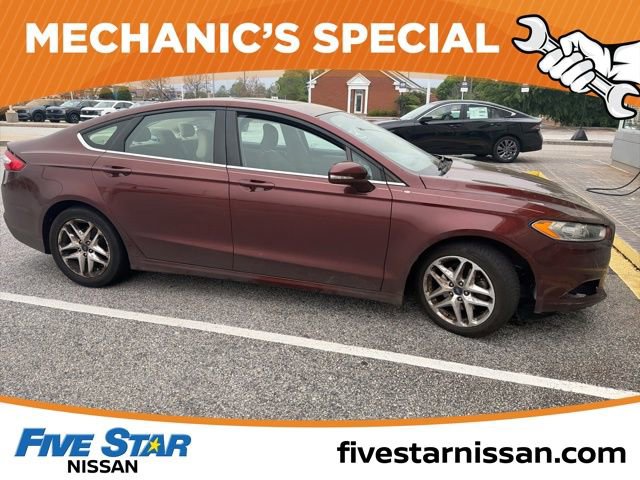 Used 2016 Ford Fusion SE image 2