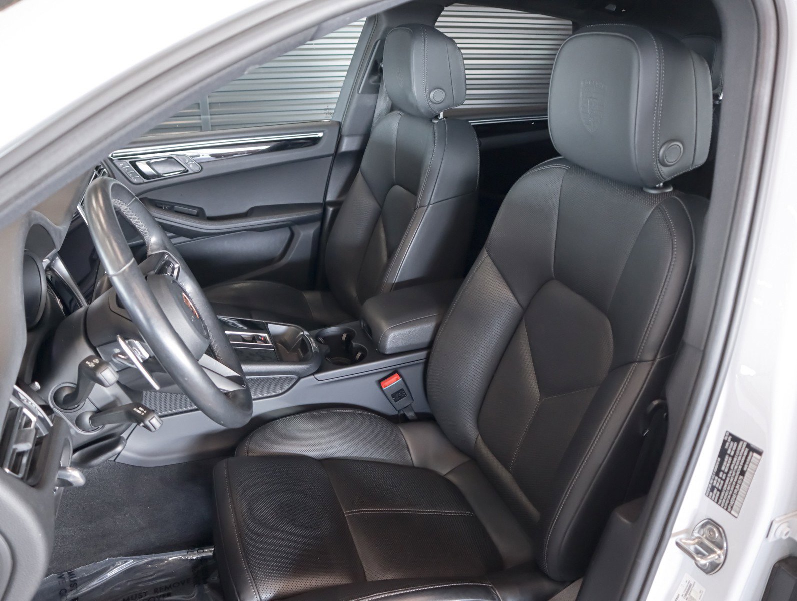 Certified 2023 Porsche Macan S AWD/4WD image 5