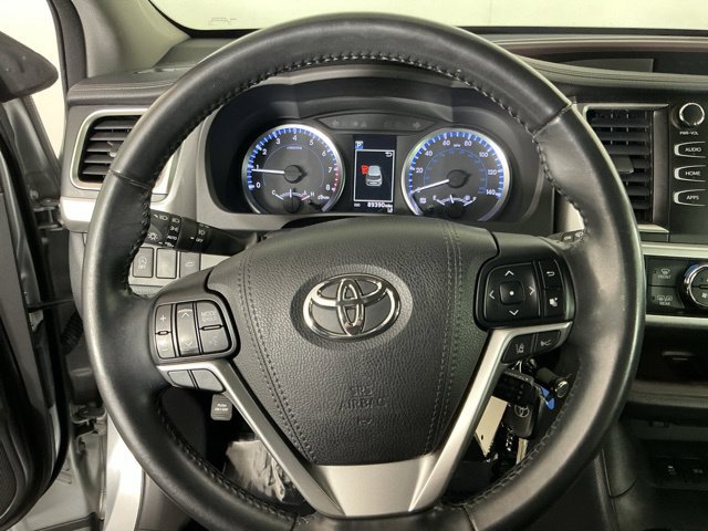Used 2017 Toyota Highlander Plus AWD/4WD image 16