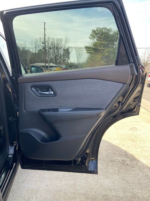 Used 2022 Nissan Rogue SV image 17