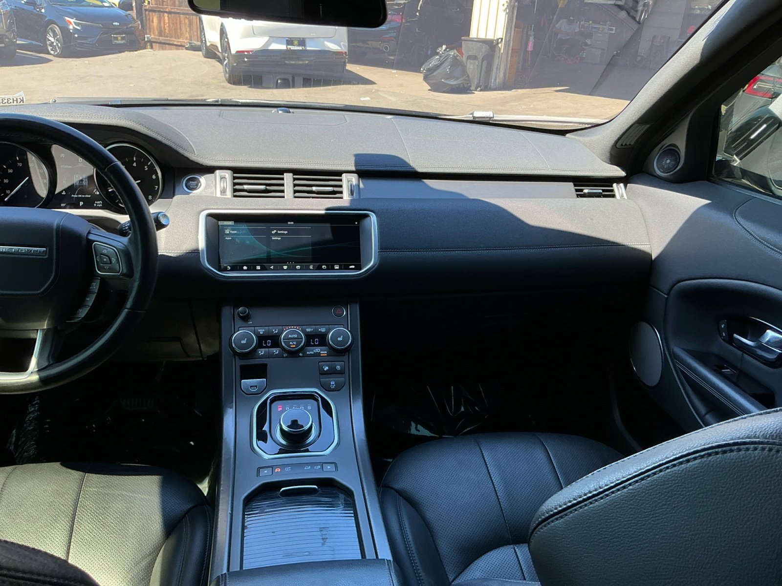 Used 2019 Land Rover Range Rover Evoque SE image 15