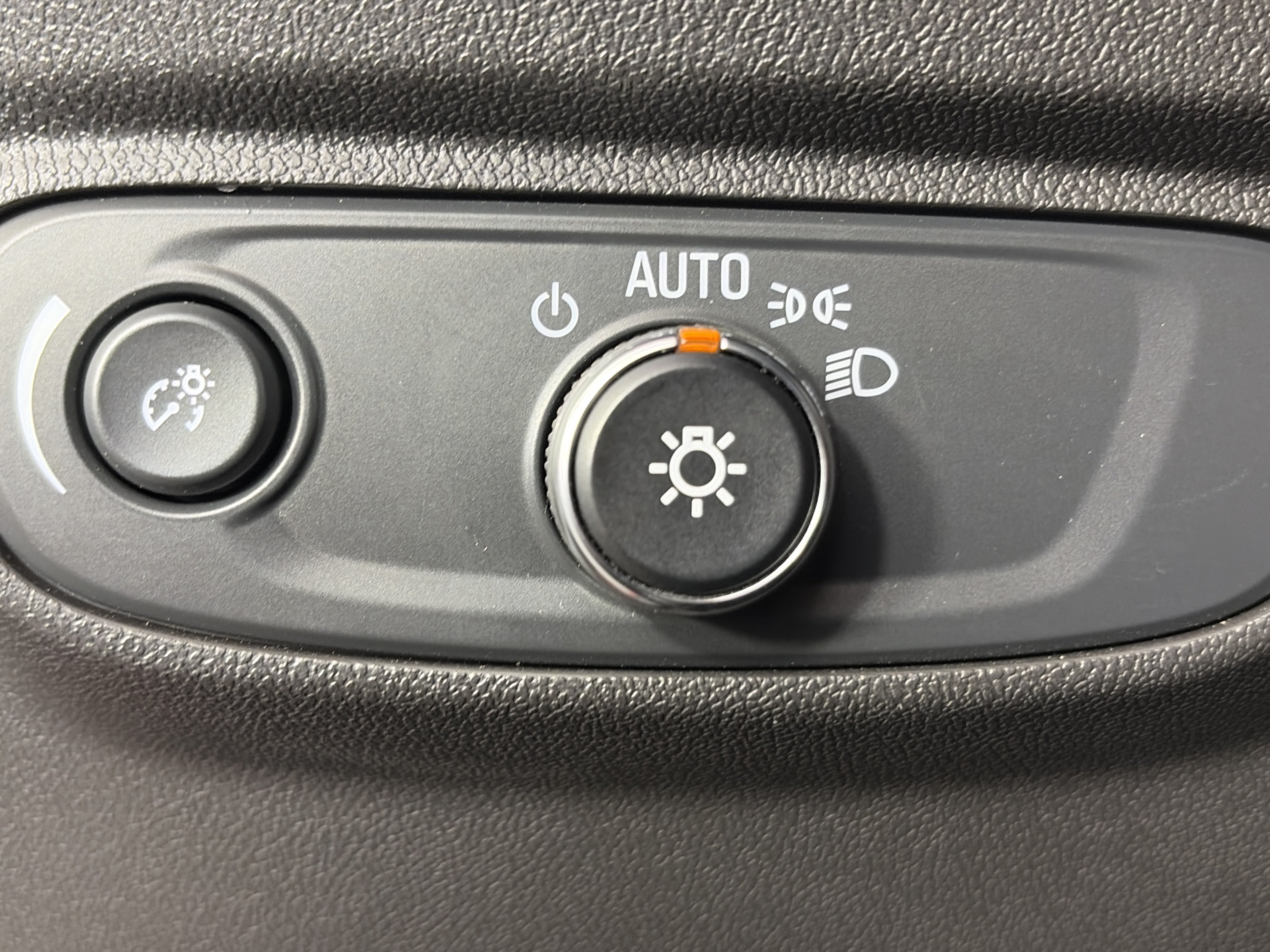 Used 2024 Chevrolet Equinox LT FWD image 32