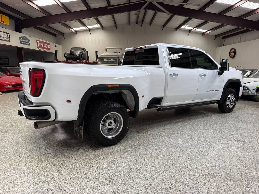 Used 2023 GMC Sierra 3500 Denali AWD/4WD image 8