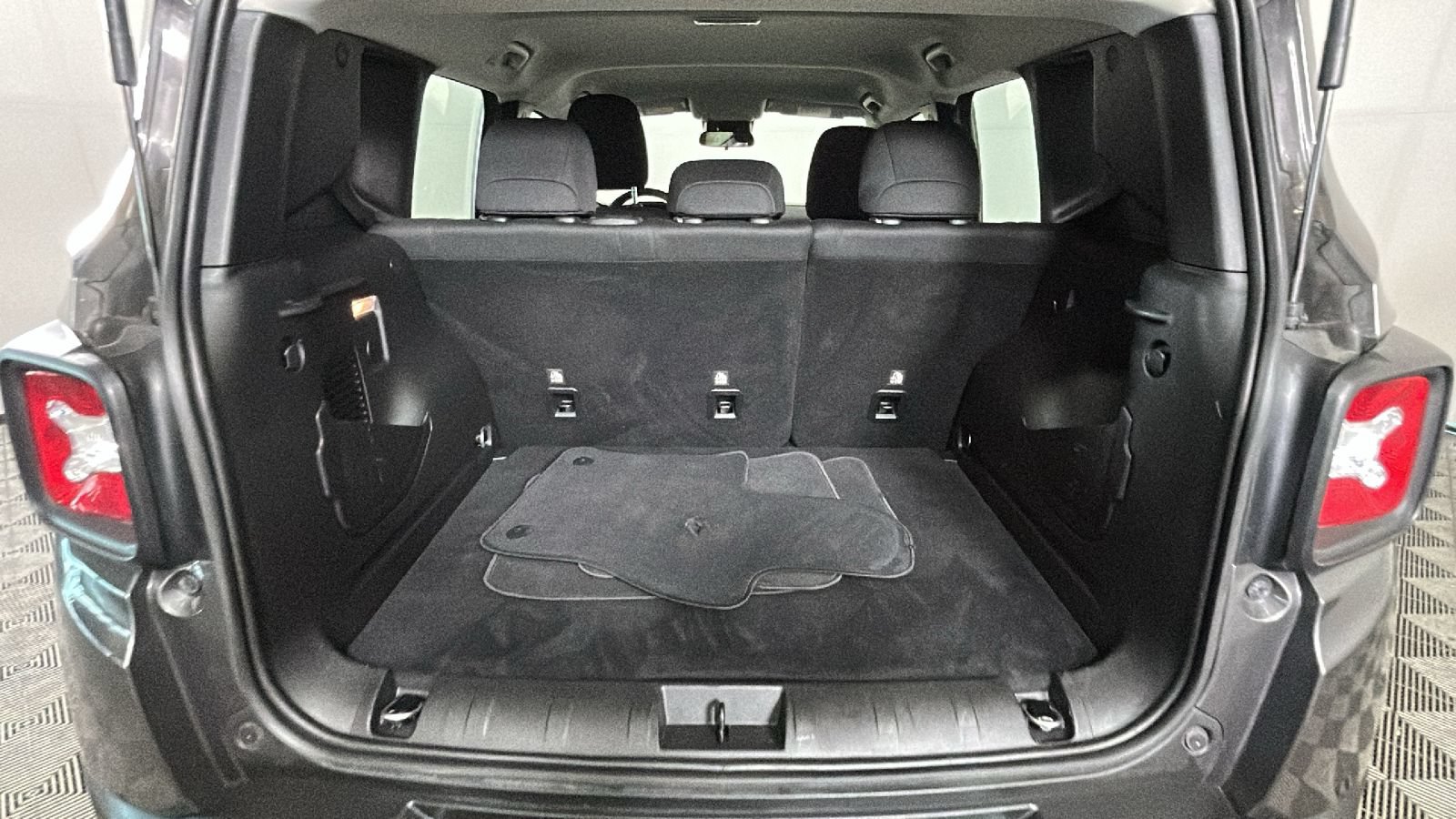 Used 2021 Jeep Renegade Sport FWD image 32