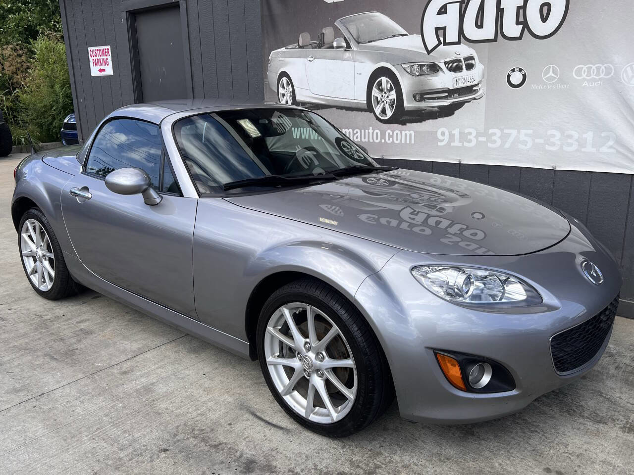 Used 2010 MAZDA MX-5 Miata Grand Touring w/ Premium Pkg image 14