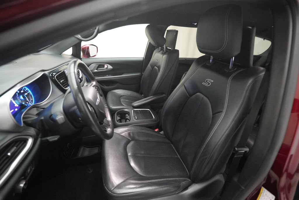 Used 2020 Chrysler Pacifica Touring-L Plus w/ S Appearance Package FWD image 7