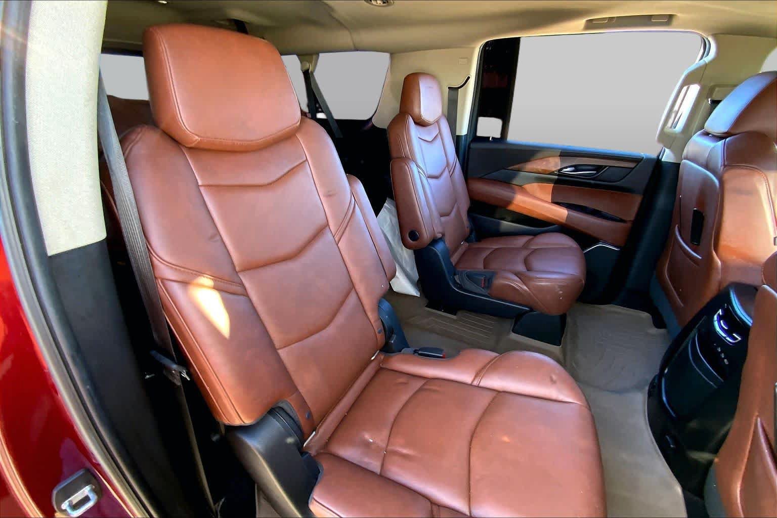 Used 2018 Cadillac Escalade ESV Premium Luxury w/ LPO, Radiant Package AWD/4WD image 18