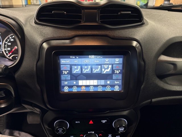 Used 2018 Jeep Renegade Latitude w/ Popular Equipment Group image 14