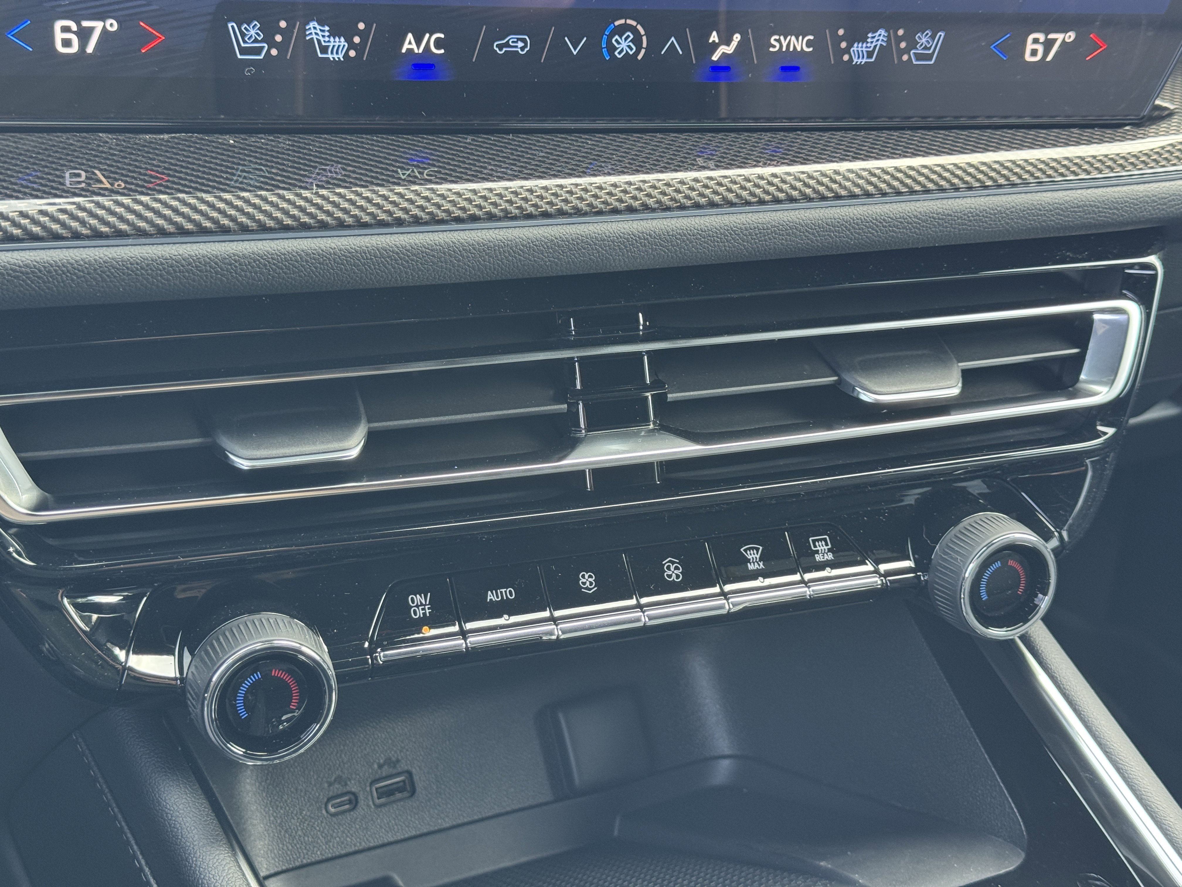 New 2026 Chevrolet Traverse High Country w/ LPO, Floor Liner Package AWD/4WD image 24