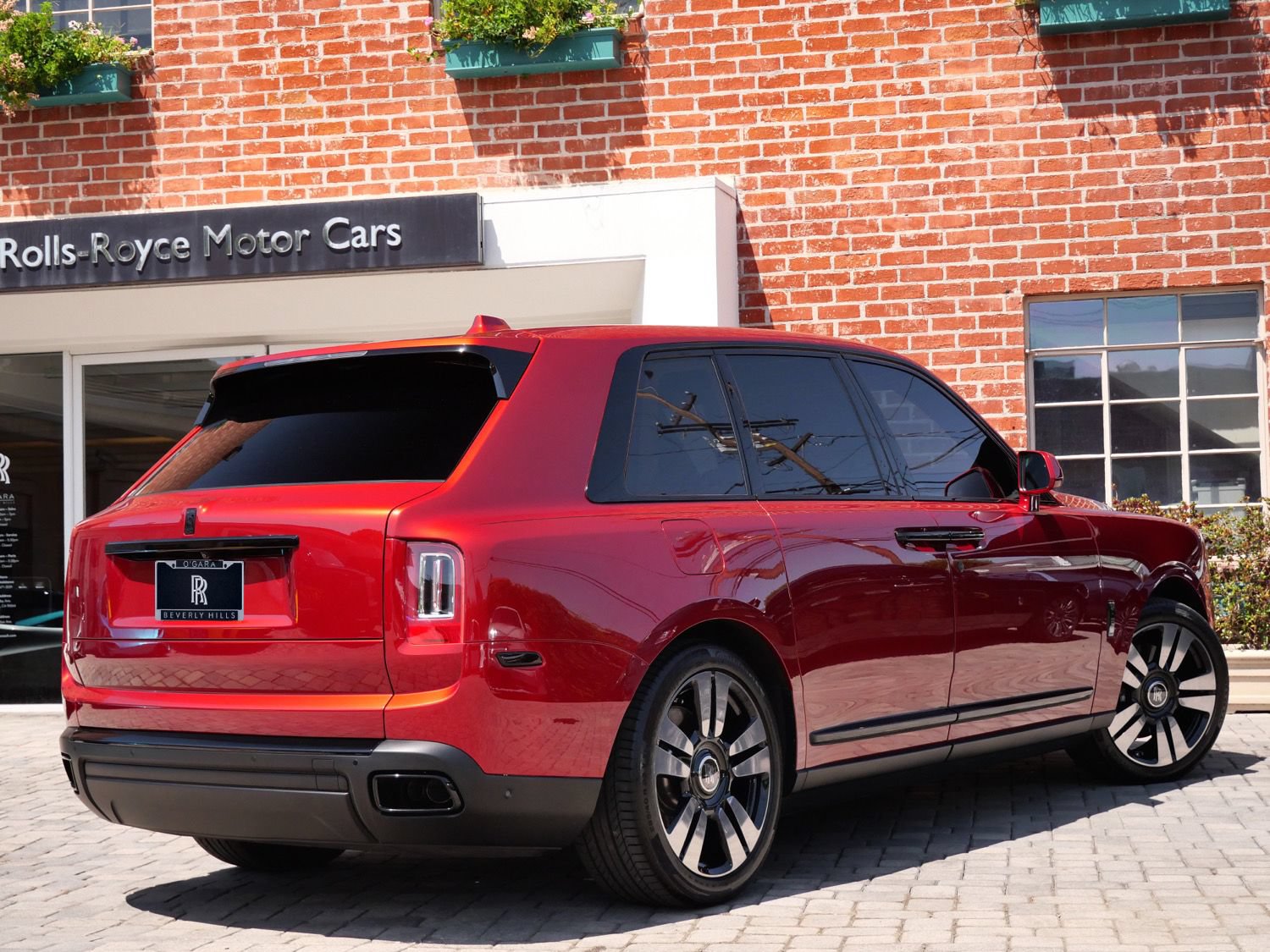 Used 2023 Rolls-Royce Cullinan AWD/4WD image 2
