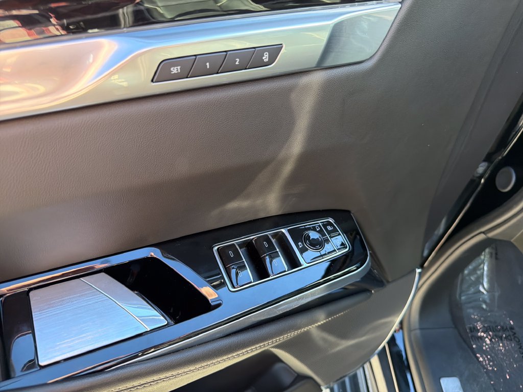 Used 2025 Cadillac Escalade Sport AWD/4WD image 18