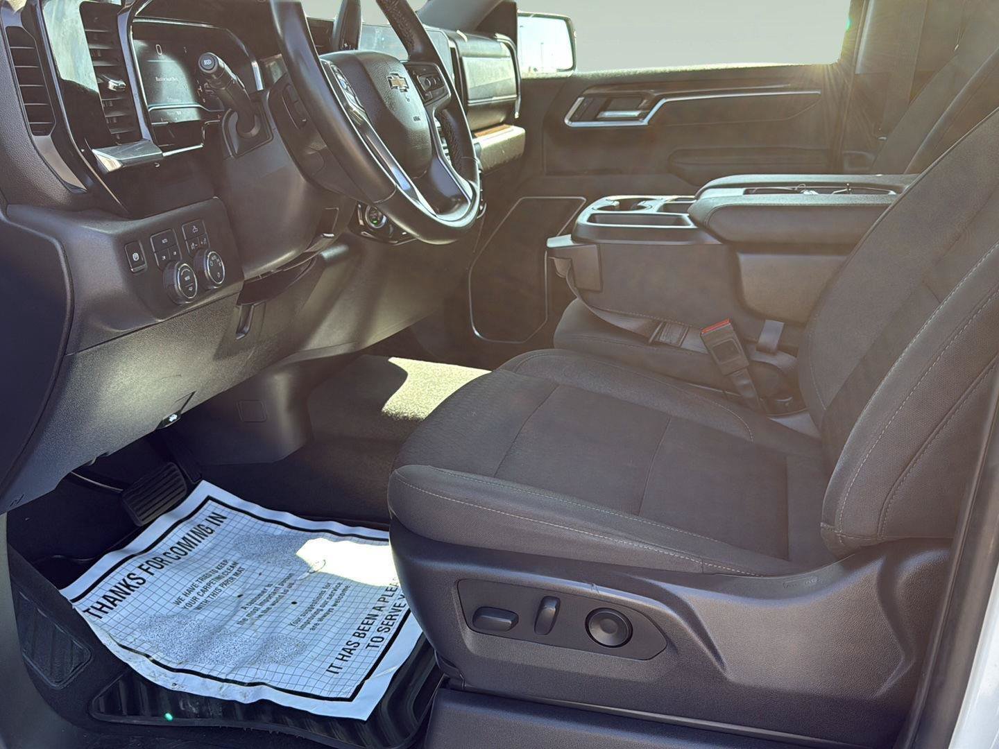 Used 2025 Chevrolet Silverado 1500 LT AWD/4WD image 11