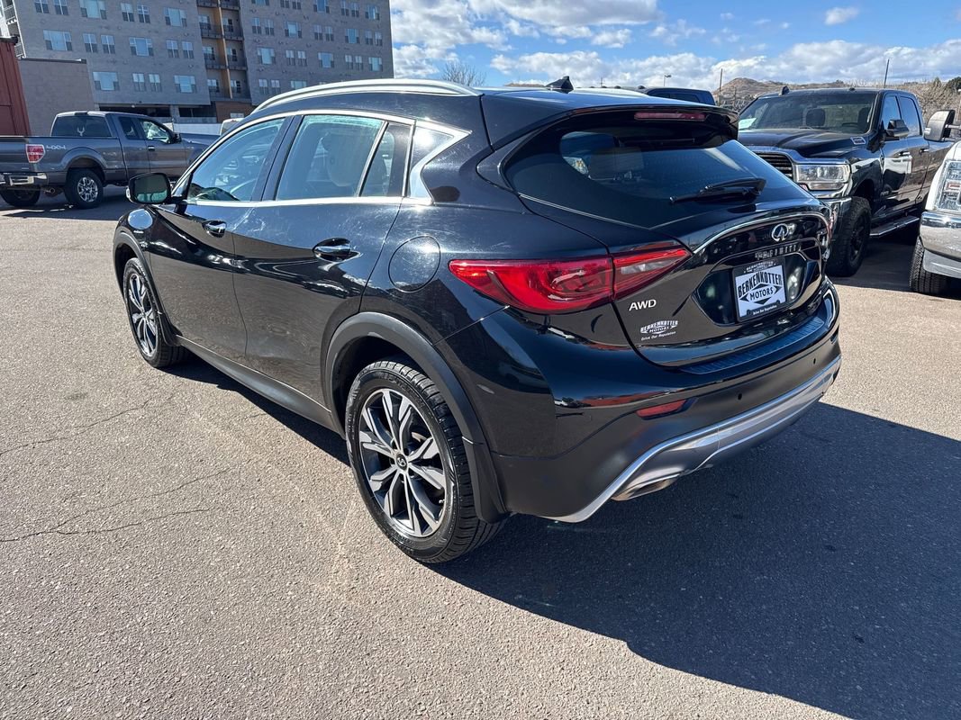 Used 2017 INFINITI QX30 Premium w/ Navigation Package image 5