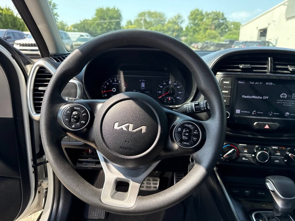 Used 2022 Kia Soul LX FWD image 11