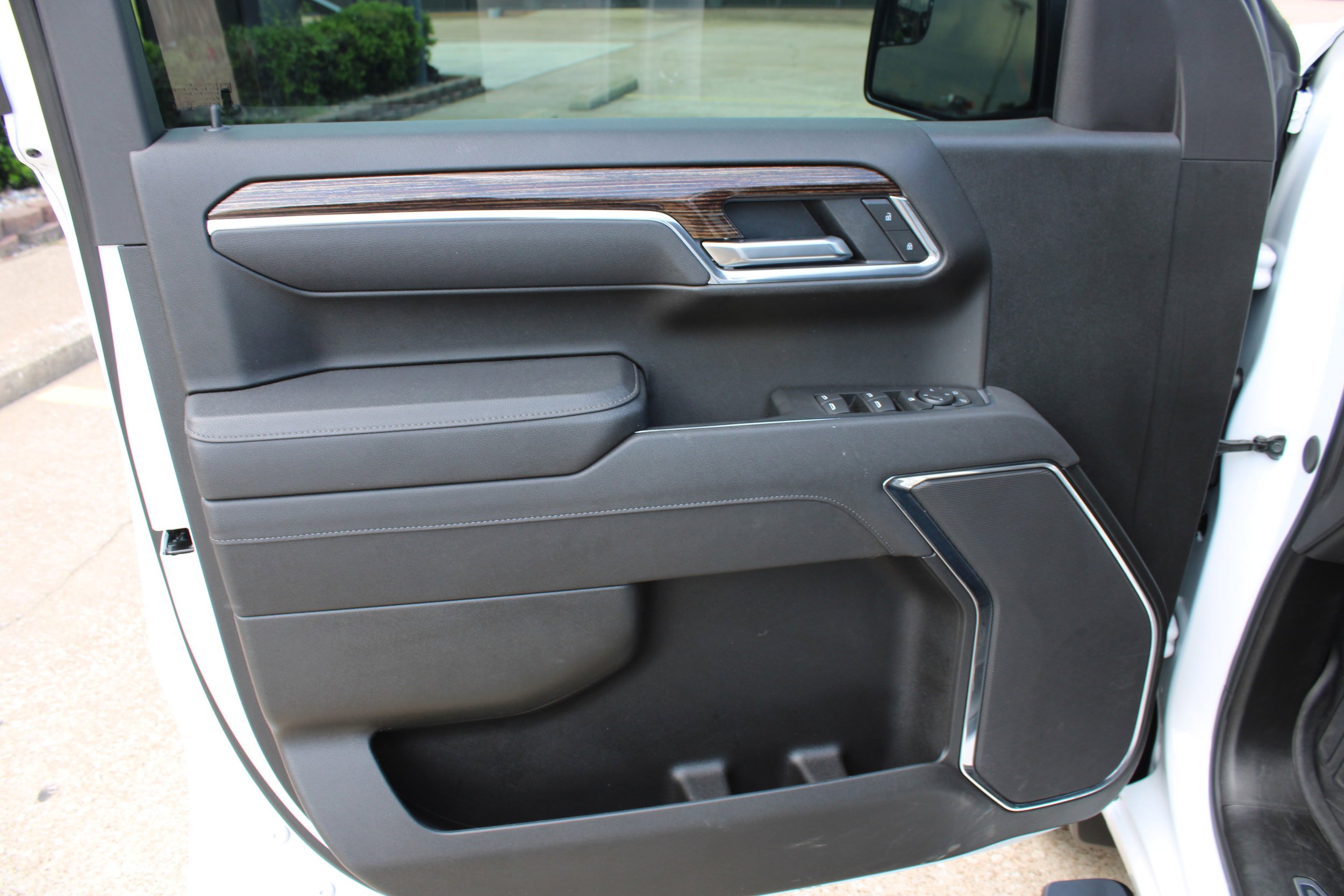 Used 2025 GMC Sierra 1500 Elevation w/ LPO, Elevation Black Package AWD/4WD image 25