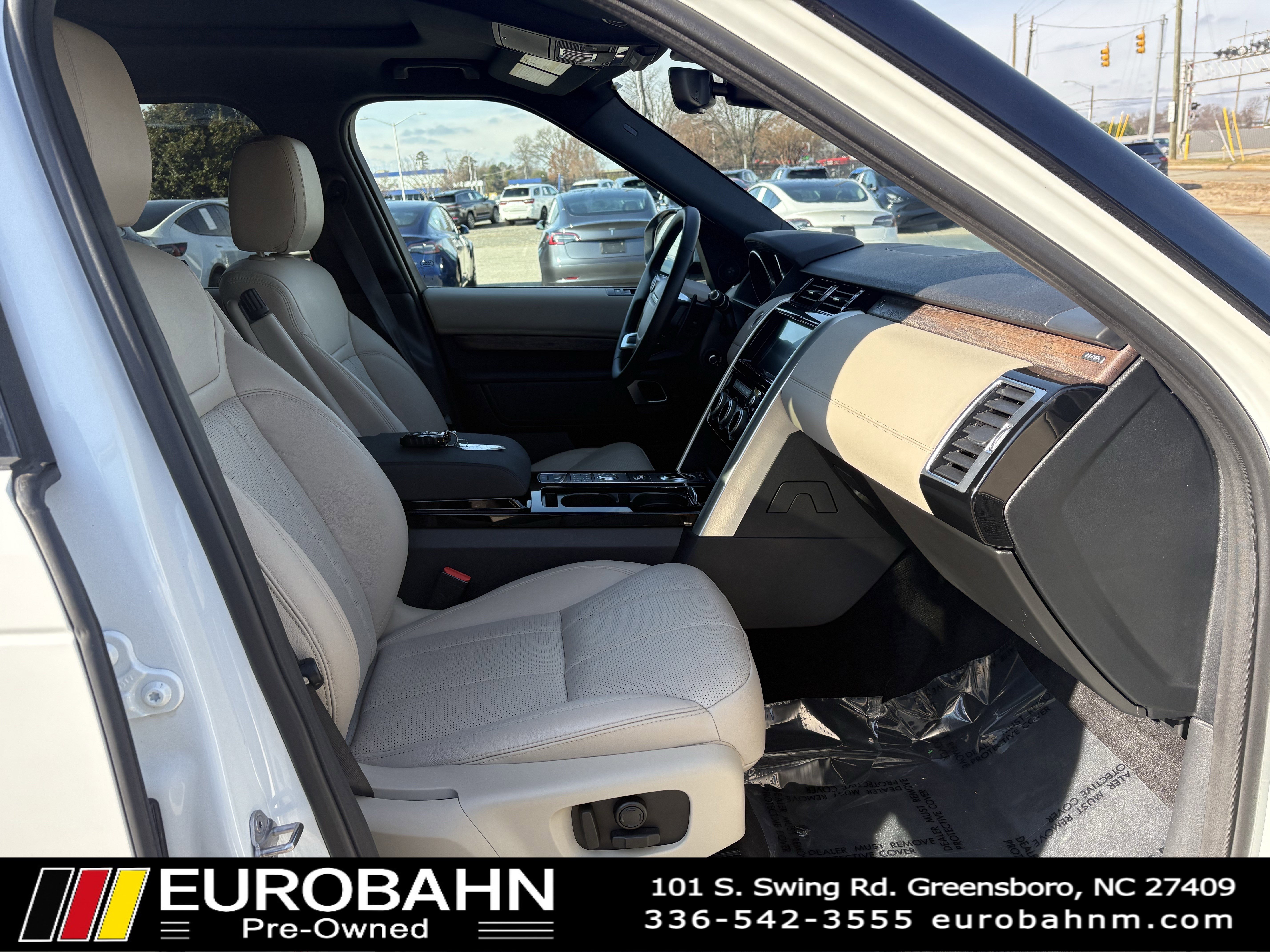 Used 2017 Land Rover Discovery HSE image 15