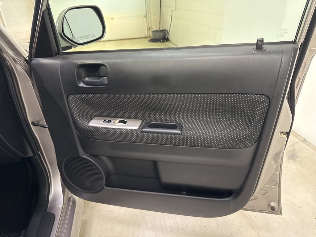 Used 2005 Scion xB FWD image 32