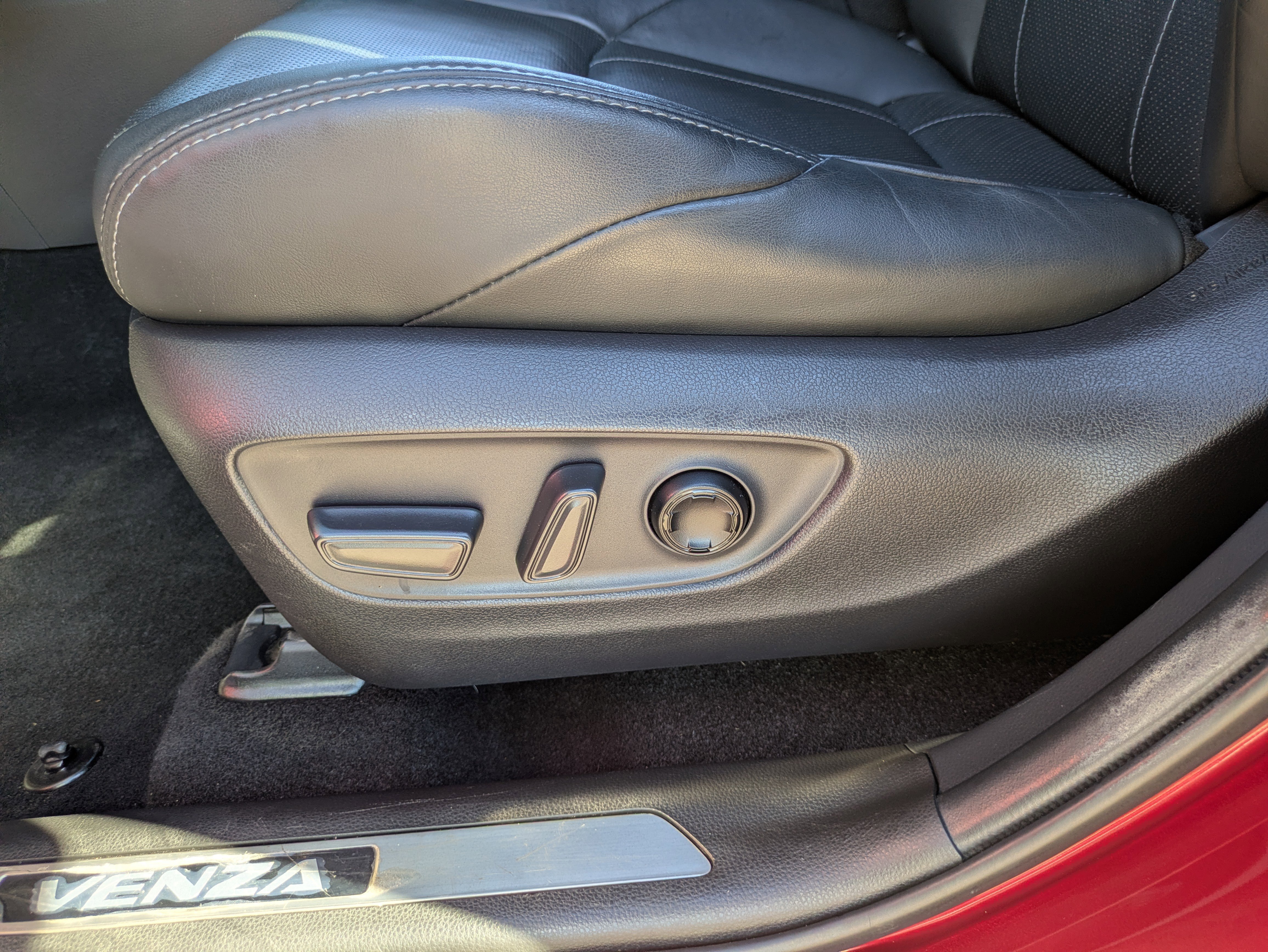 Used 2021 Toyota Venza XLE image 21