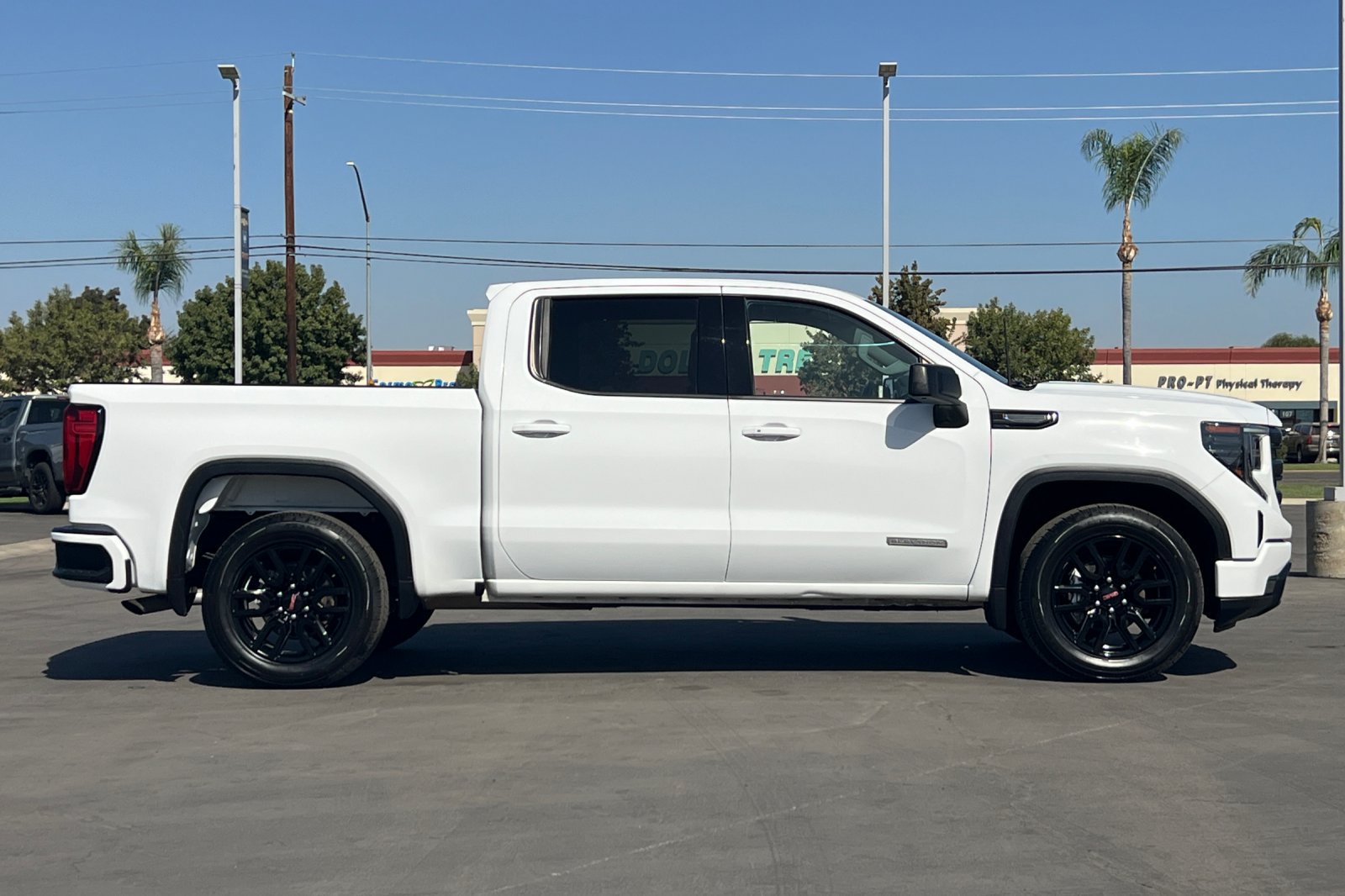 Used 2022 GMC Sierra 1500 Elevation RWD image 3
