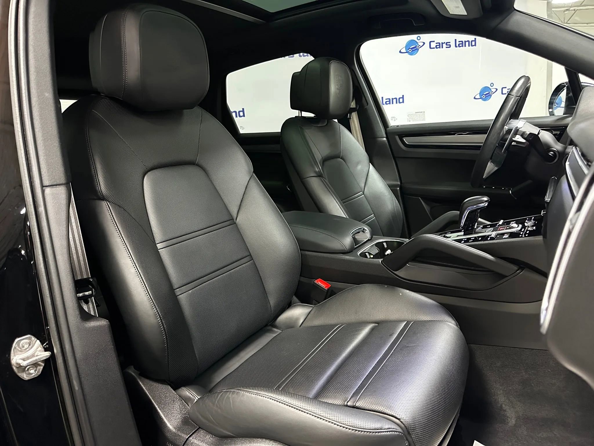 Used 2023 Porsche Cayenne image 25