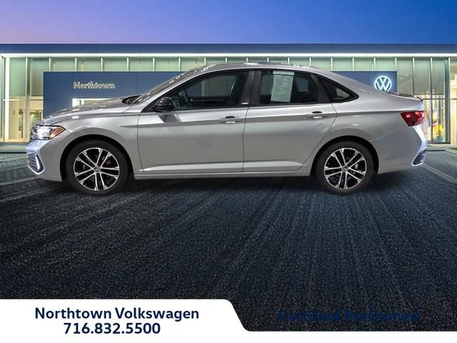 Used 2024 Volkswagen Jetta Sport FWD image 3