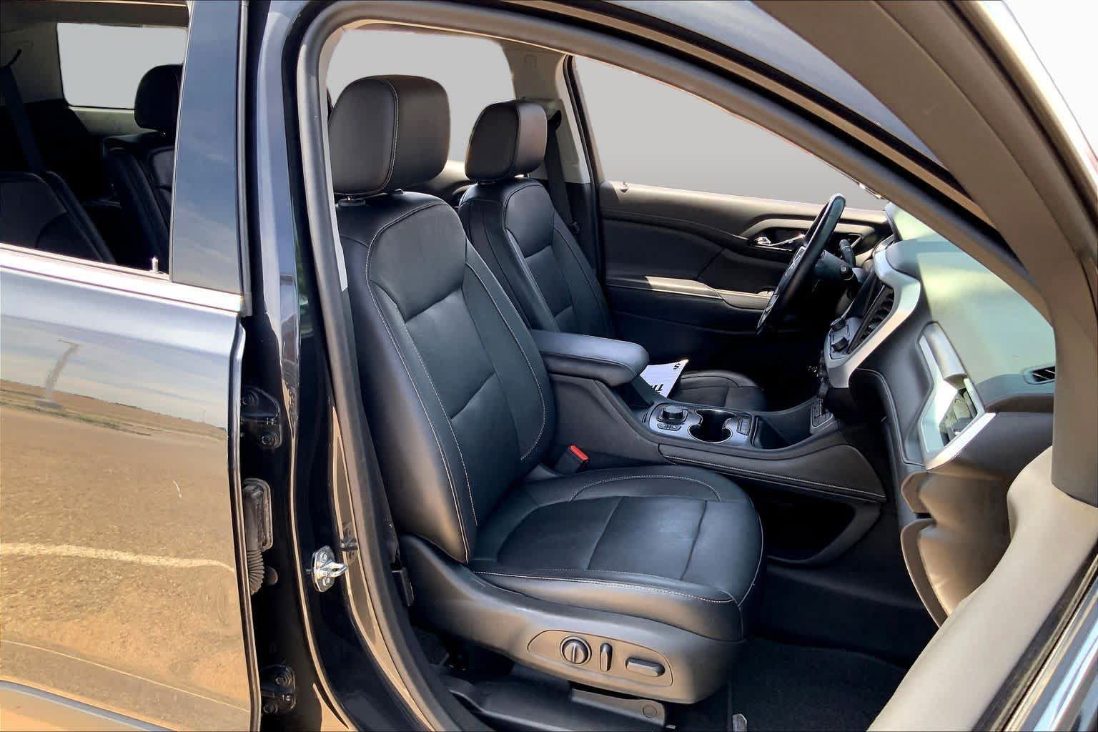 Used 2020 GMC Acadia SLT w/ Driver Alert Package II FWD image 8